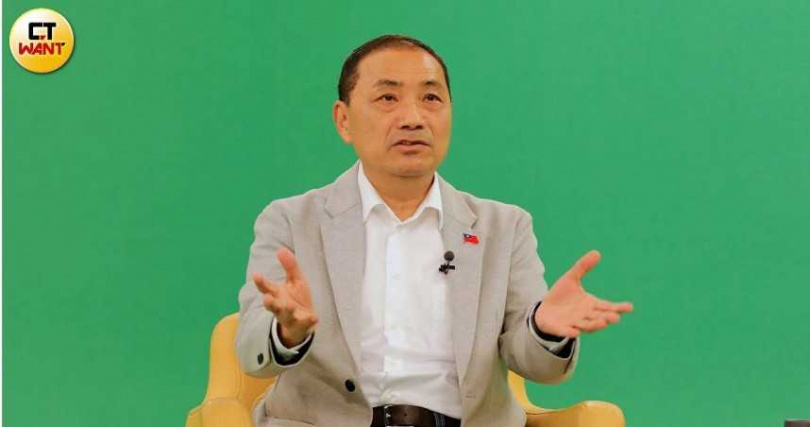 新北市長侯友宜6日表示，新北市已編列11億元，將依預算法先行動支，確保TPASS通勤月票不中斷。（圖／方萬民攝）