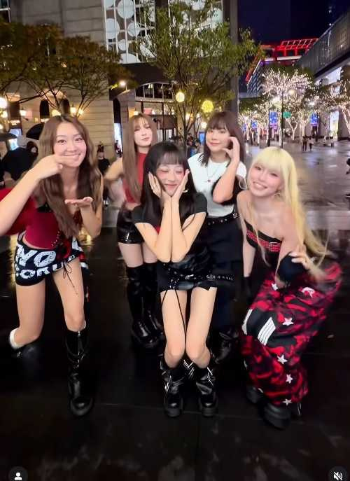 陳詩穎（後排右）也在社群分享當天在信義區跳舞的片段。（圖／翻攝自陳詩穎IG）