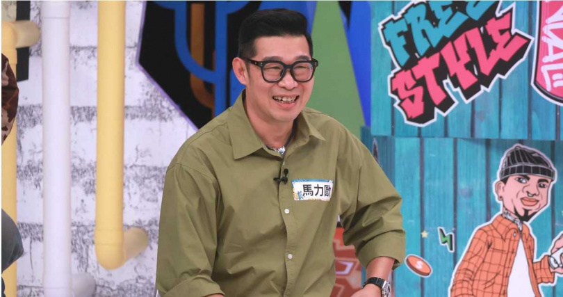 馬力歐為了賺錢賣命跳水。(圖/中天電視提供)