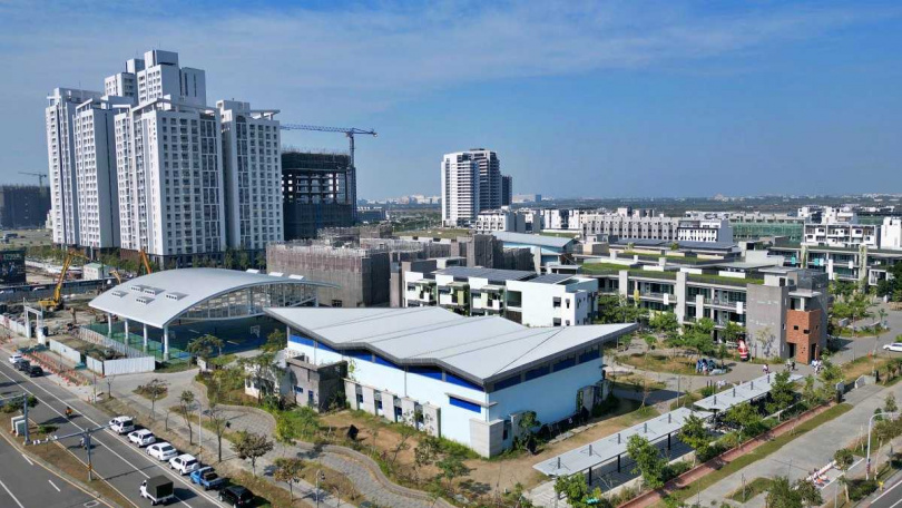 九份子國中小已經啟用,區域的「生活感」越來越明確。(圖/記者蘇茵慧)