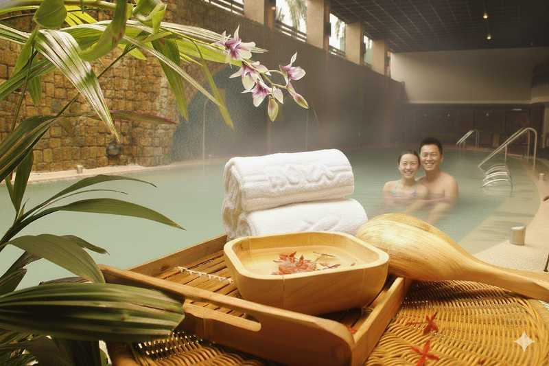 台東富野渡假酒店推出樂齡慢旅住房專案，60歲以上長者2599元輕鬆暢遊台東。（圖片／業者提供AI生成示意圖）