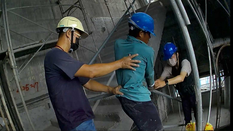 躲藏移工遭逮。(圖/移民署提供)