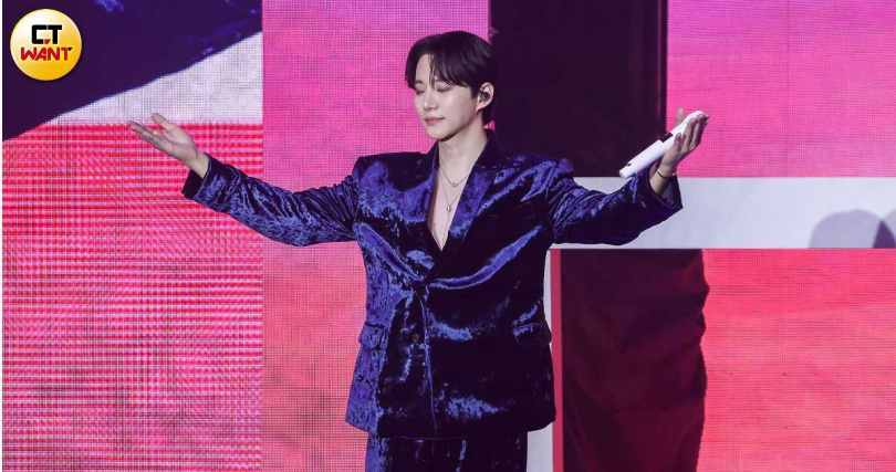 李俊昊甜問粉絲「有沒有想我？」惹得現場近2000粉絲尖叫連連。（圖／焦正德攝）