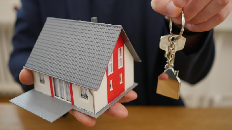 原PO表示,老公之前從公公那裏繼承了房產,老公意外離世後,該間房子由自己和孩子繼承,沒想到婆婆竟要求將該間房子給小姑。(示意圖/取自pixabay)