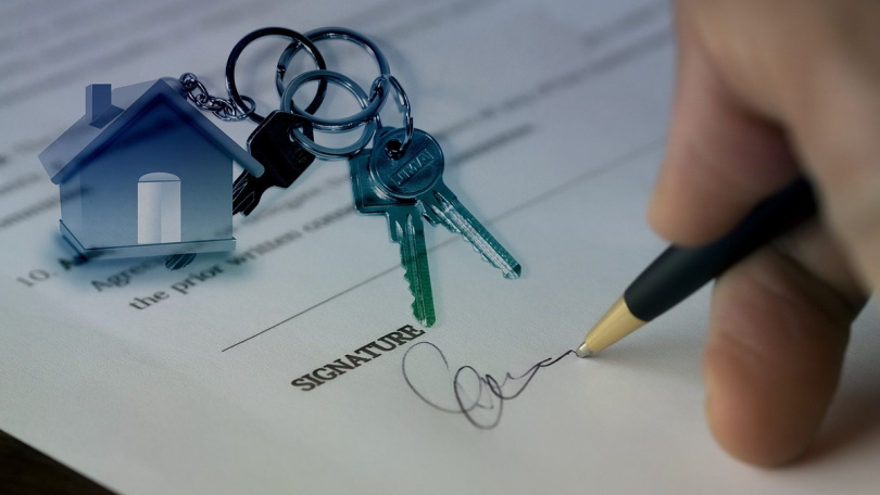 有網友建議將合法繼承的房子賣掉,另外找住處,徹底解決糾葛。(示意圖/取自pixabay)