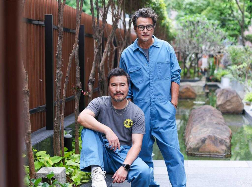 李銘忠（左）、李銘順十分孝順。（圖／陳俊吉攝）