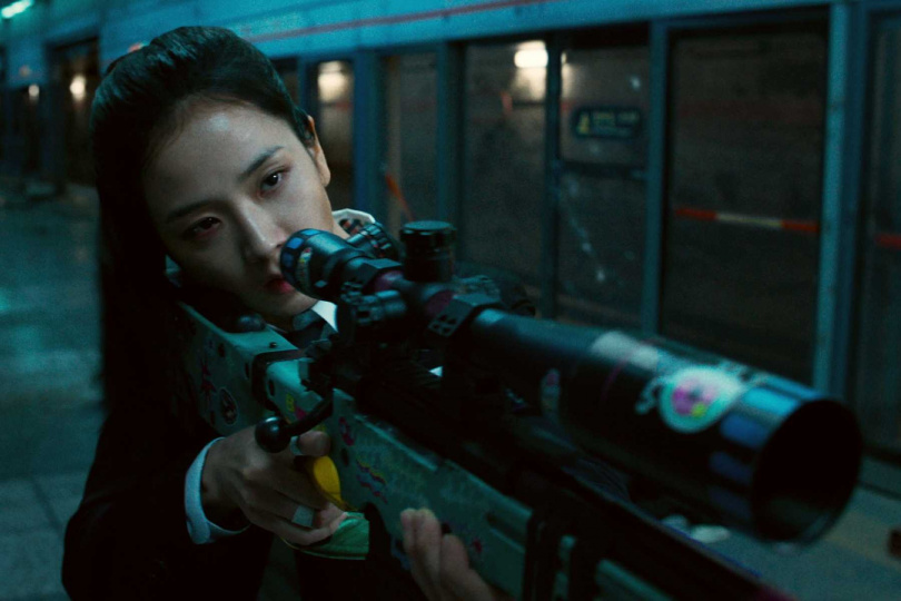 BLACKPINK成員JISOO在《全知讀者視角》也有多場動作戲。(圖/采昌提供)