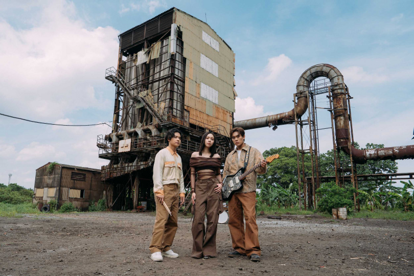 告五人被泰國美食吸引。（圖／相信音樂提供）