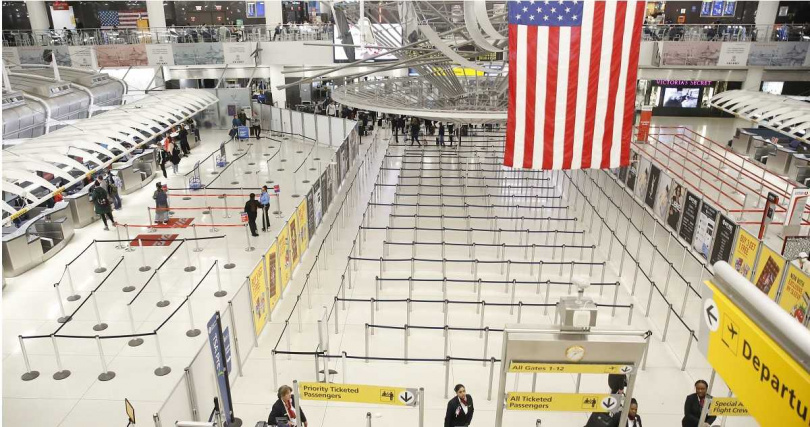 H-1B簽證持有者急於返美避免新政影響,費用一度引發巨大恐慌與混亂。