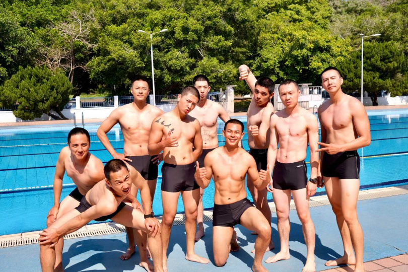 林亭翰自覺身材不如人，竟用麥克筆畫上「假腹肌」。（圖／台視提供）