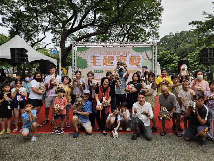 屏東縣議員李世斌舉辦龜兔賽跑,共有18隻烏龜、12隻兔子等30名選手參賽。(圖/報系資料照)