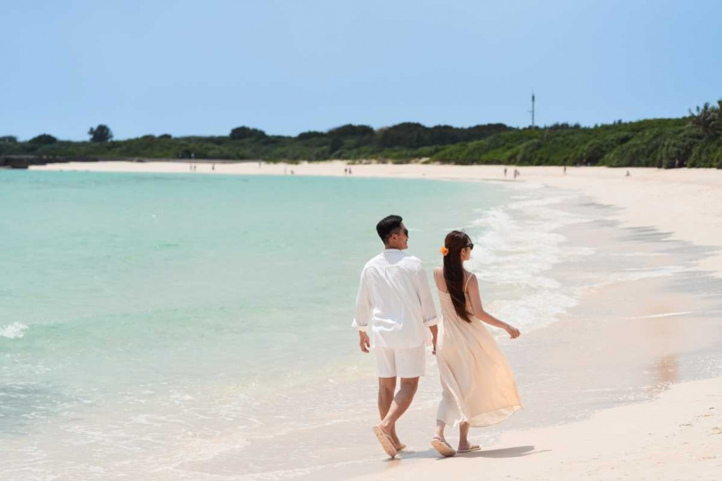 近年旅遊風格從踩點轉向重視旅行品質,宮古島以翡翠般的海色、細白沙灘及原始自然景觀,成為旅客冬季亮點。(圖片提供/星宇航空)