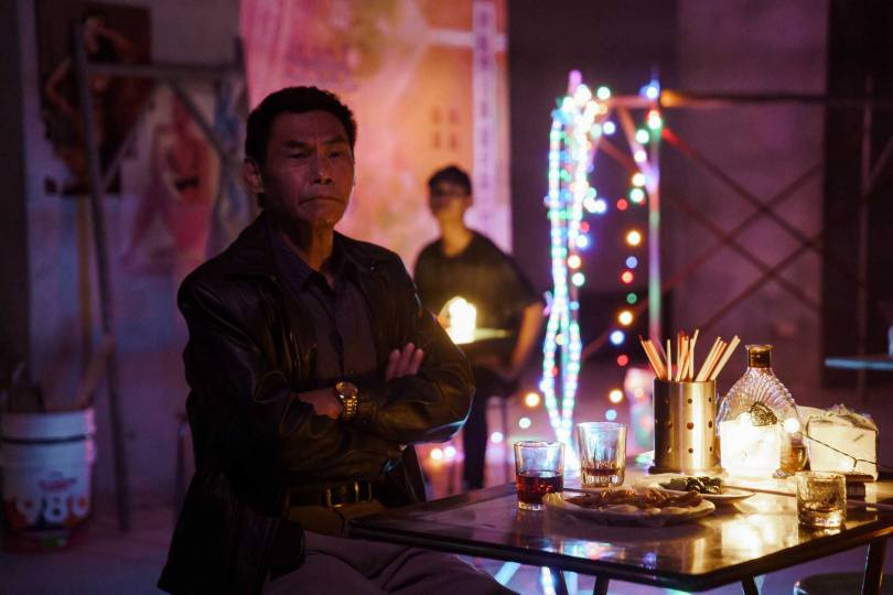 夏靖庭在《恨女的逆襲》中用非常細緻的演技詮釋不同以往的角頭形象。（圖／華映娛樂）