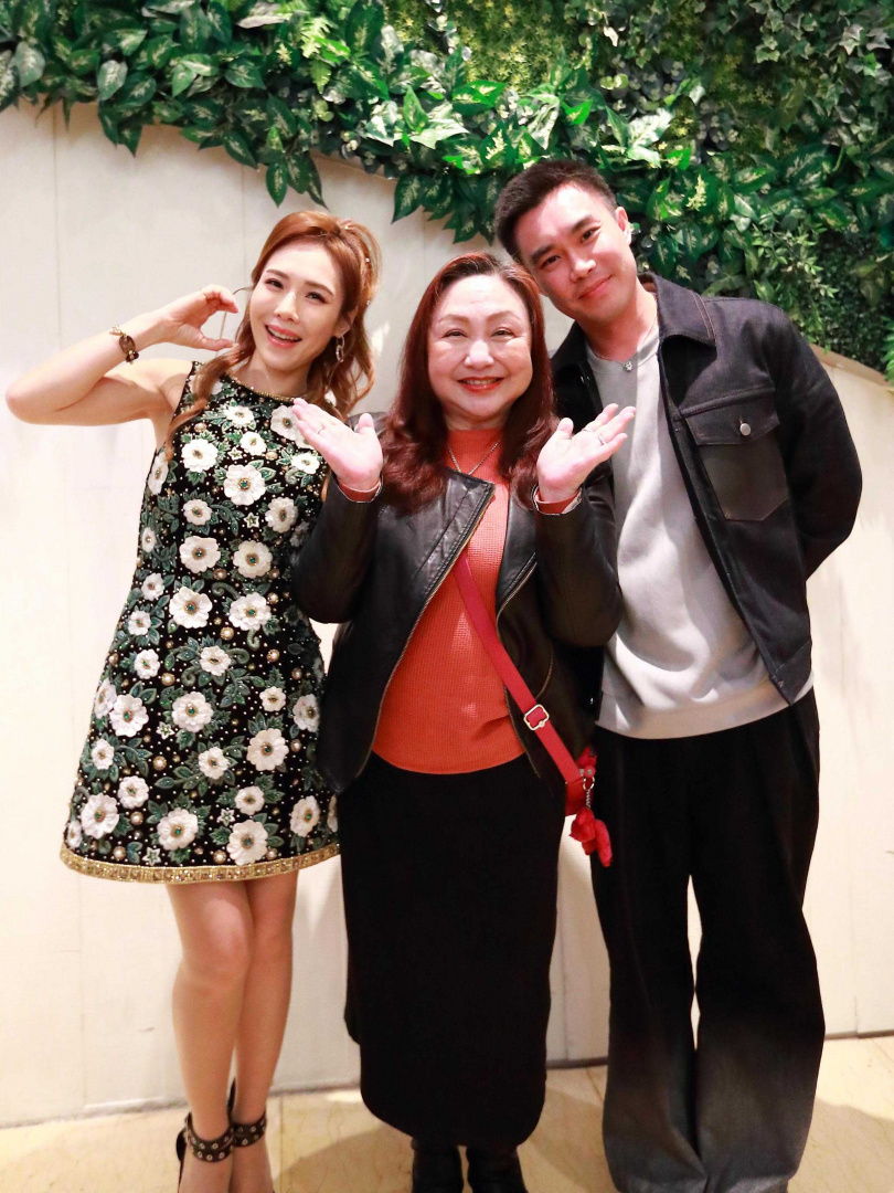 鄭怡到場力挺吳申梅，右為Eric。（圖／喜上梅梢娛樂提供）