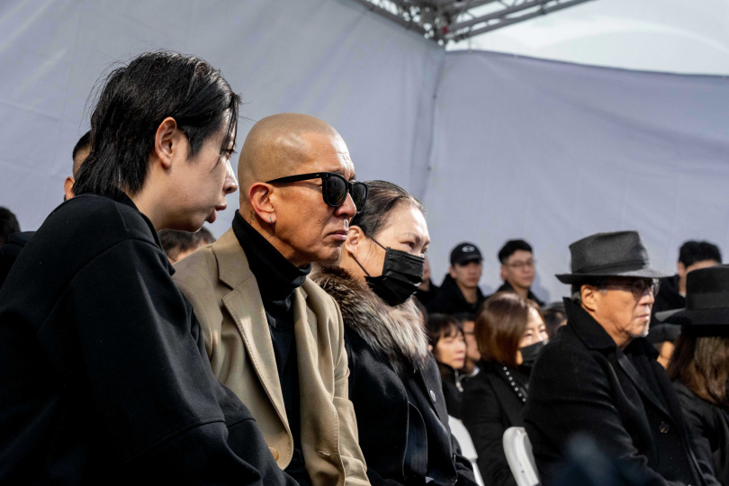 具俊曄與S媽一同參與週年雕像揭幕。（圖／經紀公司提供）