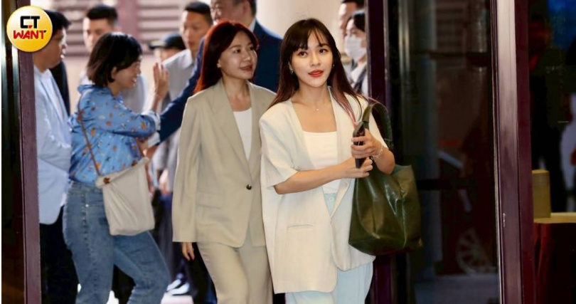 黃捷登記參選高雄市黨部主委，力拚成為縣市合併後首位女性主委。（圖／方萬民攝）