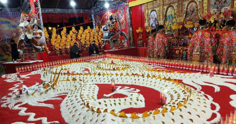 建醮法會上的米龍金幣將在初一發送（圖／洲美三王宮提供）。