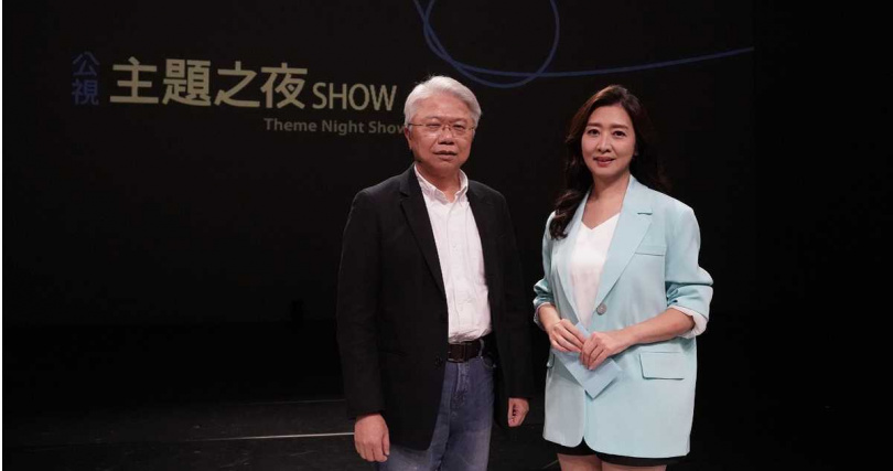 《公視主題之夜SHOW》主題論壇由精神科醫師鄧惠文（右）主持，邀政大哲學系教授李維倫（左）參與討論。（圖／公視提供）