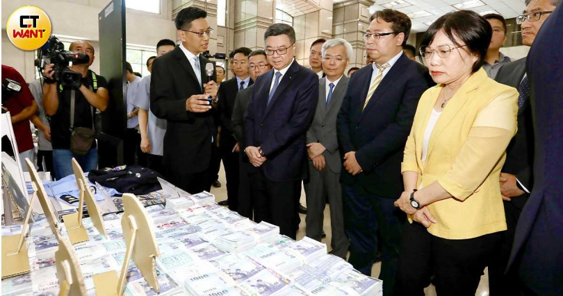 政府多年來陸續編訂打詐綱領、成立打詐辦公室,宣稱打擊犯罪手法與專責單位不斷升級,然而實際打詐成果只有被害人冷暖自知,外界也呼籲政府加強監管境外公司,強化跨境合作打擊犯罪。(圖/方萬民攝)