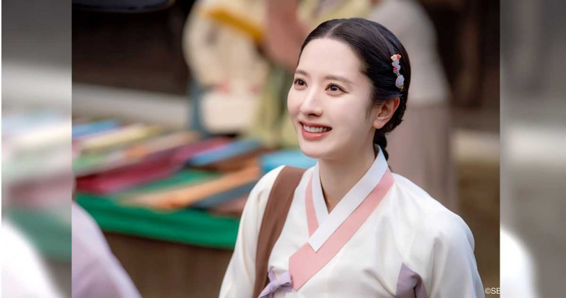 金知妍在劇中飾演巫女「汝里」。(圖/Hami Video提供)