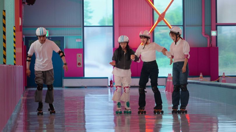 《母胎單身戀愛大作戰》參加者們有許多尷尬的「社交事故」，卻意外有真實的溫度。（圖／Netflix提供）