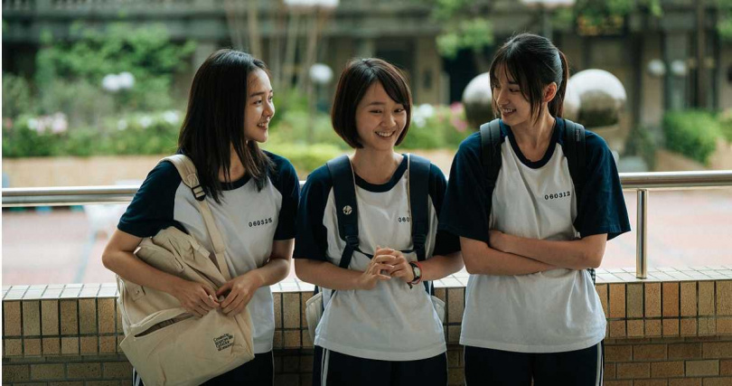 林廷憶（左起）、方郁婷、陳昕葳飾演關鍵的女兒角色。（圖／Netflix提供）