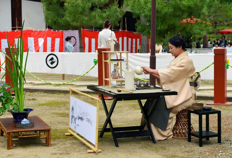 日本全國煎茶道大會各流派的茶席展演。（圖／吳德亮攝）