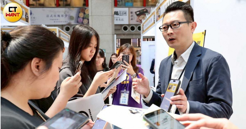 隨著僑外生覓職期放寬，留台就業環境逐步改善，不少僑外生規劃畢業後在台發展職涯。（圖／方萬民攝）