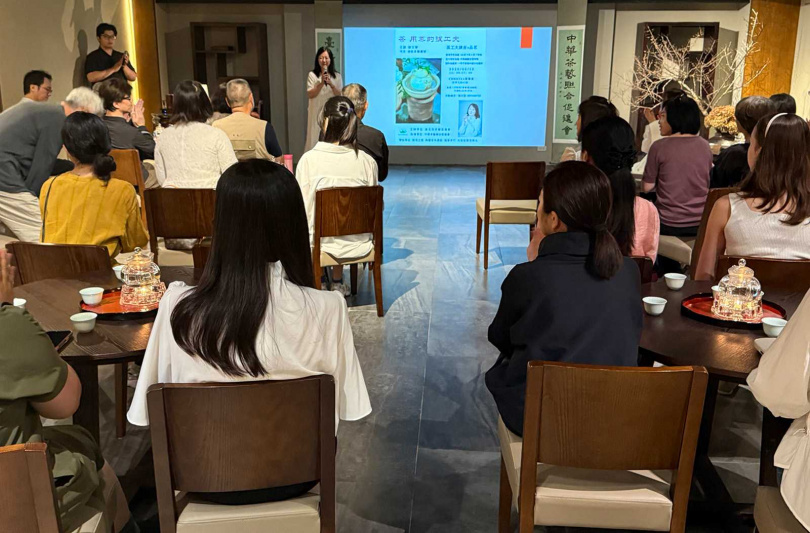 「蒸工夫茶」演講熱鬧登場,現場座無虛席。(圖/吳德亮攝影)
