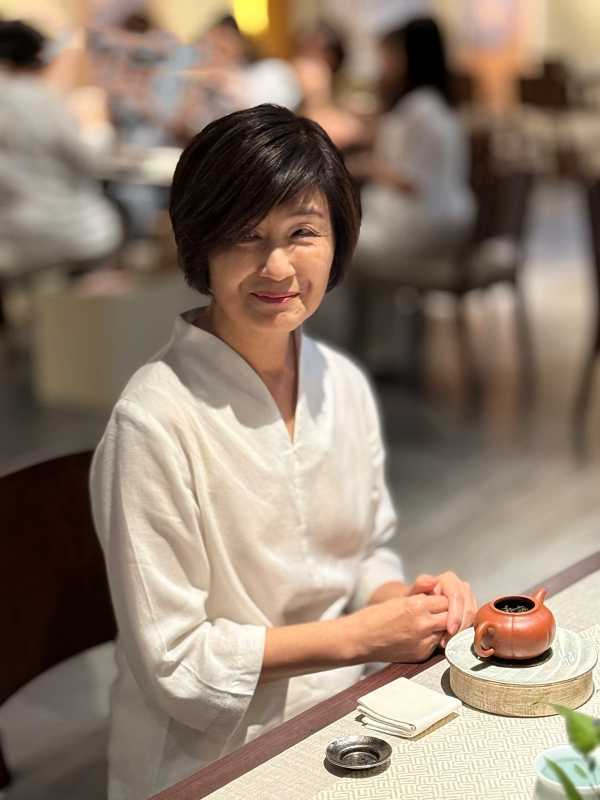 「春秋茶藝」專業泡茶師以烹蒸爐盞司茶分享。(圖/吳德亮攝影)