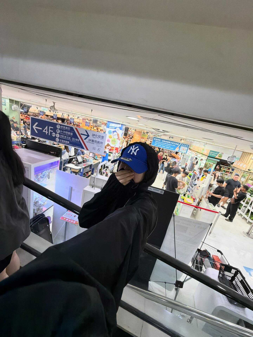 李多慧看到結帳的排隊人潮,決定回家不買了。(圖/翻攝Threads/李多慧)