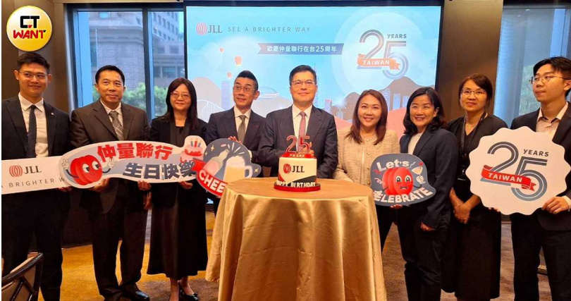 仲量聯行2026年慶祝在台服務25周年,累計協助政府引資超過5,000億元、民間投資公共建設達2,500億元、累計交易量總額高達1,600億元。(圖/林榮芳攝)