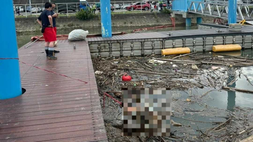 北市百齡橋下2024年10月驚見一具沒有頭顱的浮屍。（圖／翻攝畫面）