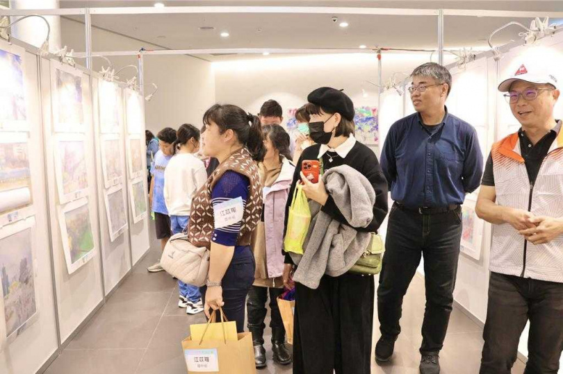 寫生比賽金銀銅作品已於2月15、16日安排旅運中心1樓展覽。（圖／教育局提供）