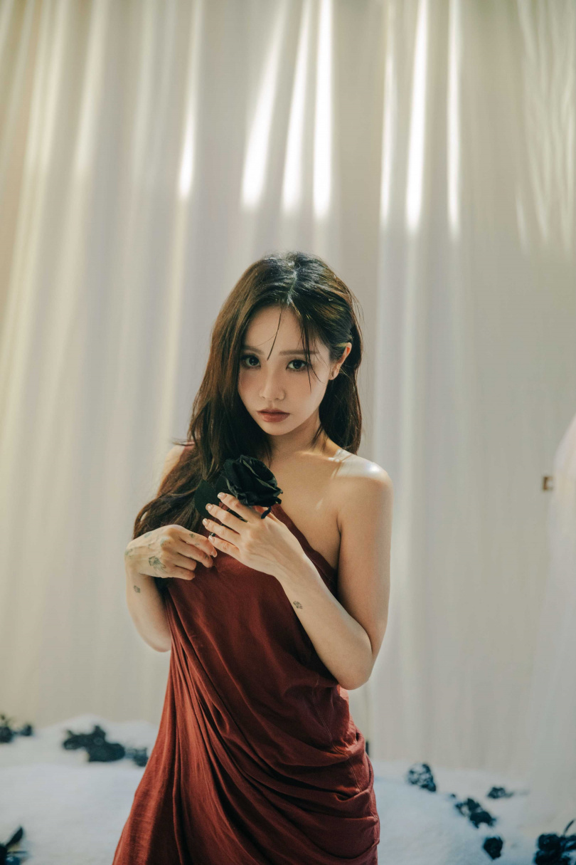 陳芳語推出18禁情歌〈侵愛的〉。（圖／陶山音樂提供）