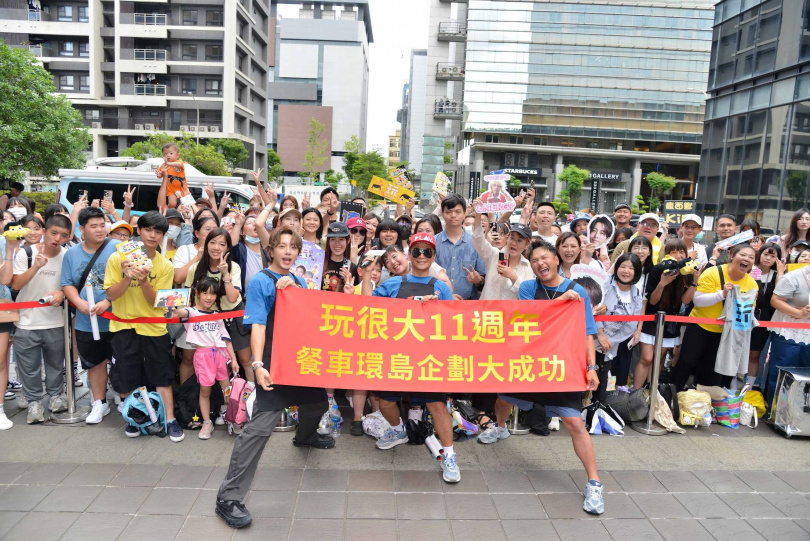 吳宗憲和坤達、KID共同主持的外景節目《綜藝玩很大》，日前才剛推出11周年環島餐車特別企劃。（圖／三立提供）