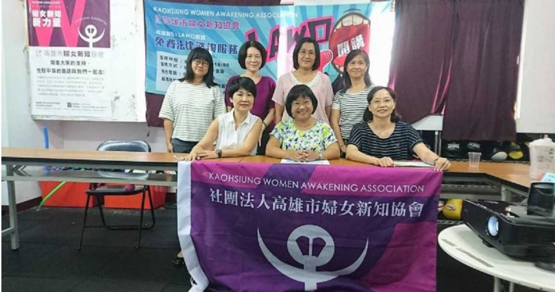 高雄婦女新知基金會理事長吳惠玲律師指出，由於醫懲會不具調查權，往往須等司法判決確定後才能做出懲處，因此過去不少涉案醫師透過司法程序，拖延停業時間，繼續行醫。（圖／翻攝自高雄婦女新知基金會）