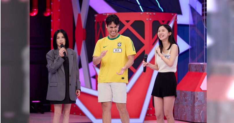 張菁菁（右）和苗可麗上演二女搶一男戲碼。（圖／公視台語台提供）