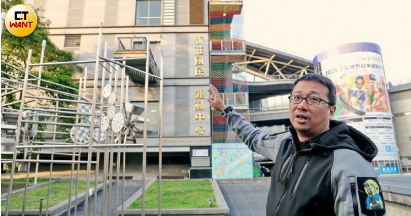 新北市議員林秉宥（右）直斥核能事務在中央與地方權責不清，容易導致地方政府迫於民意以行政處分「卡」核能廠發展，絕不健康。（圖／周志龍攝）