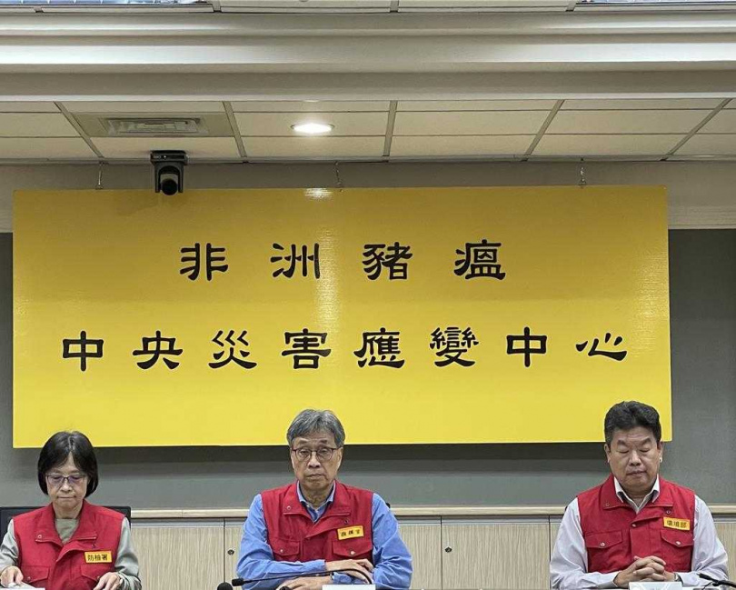 農業部長陳駿季今日下午主持非洲豬瘟中央災害應變中心記者會。(圖/中國時報蔡佩珈攝)