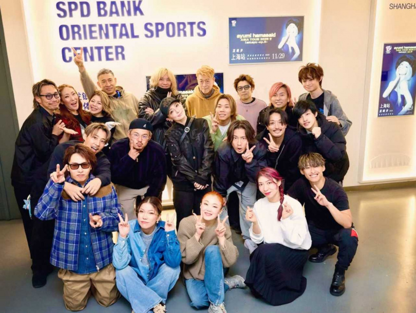 濱崎步與演唱會中日工作人員合照。（圖／翻攝自濱崎步IG）