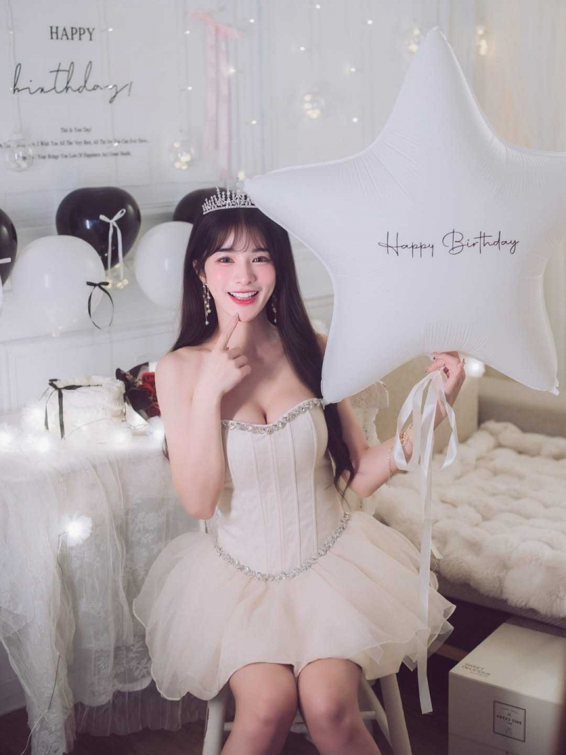 罹患骨內水囊腫，讓林岱縈更加重視身體保健，也許下了希望大家平安健康的生日願望。（圖／翻攝自林岱縈IG）