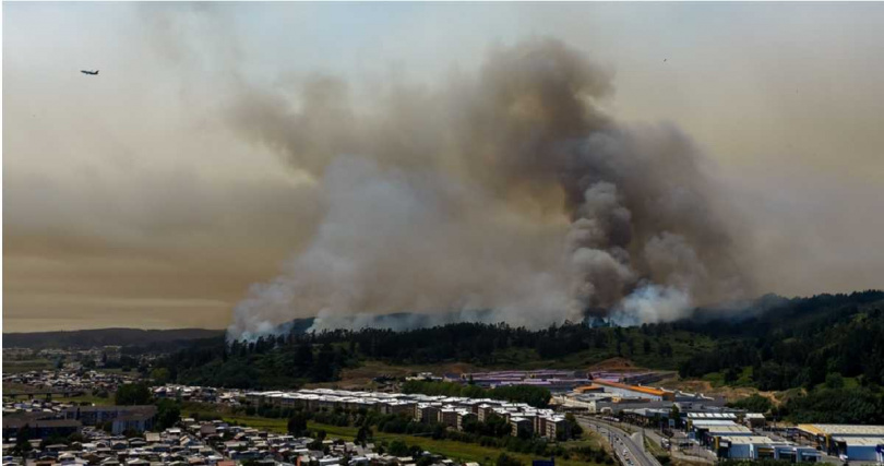 南美國家智利中部與南部的野火持續肆虐。（圖／達志／美聯社）