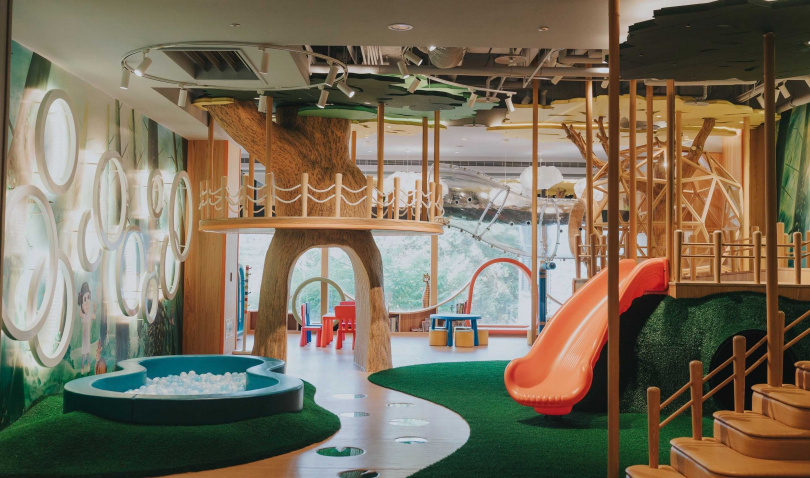 雲品表示,為與涵碧樓做出差異化,早在多年前就轉攻家庭旅遊客層。圖為雲品雲遊森林兒童遊戲室。(圖/雲品提供)