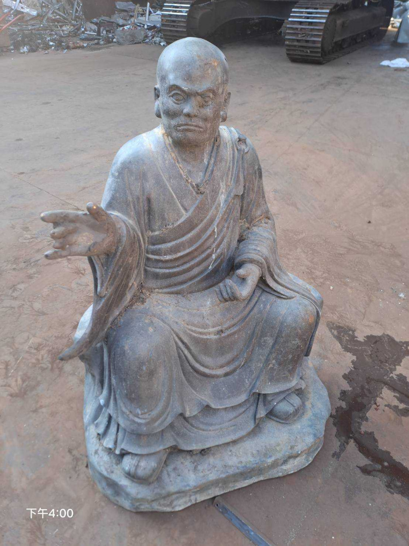 新北市平溪區十分瀑布園區附近一處倉庫日前有10於尊青銅佛像遭竊。（圖／翻攝畫面）