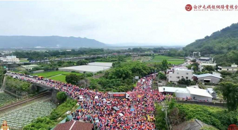 拱天宮白沙屯媽祖在彰雲路、新光路口徘徊，最後往二水經彰雲大橋右轉縣道152。（翻攝白沙屯媽祖電視台／楊靜茹南投傳真）