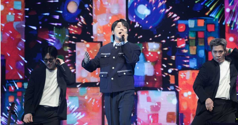 黃致列帶來三首舞曲，其中包含酷龍當年紅遍大街小巷的經典歌曲〈Kung Ddari Sha Bah Rah〉。（圖／讀者提供）