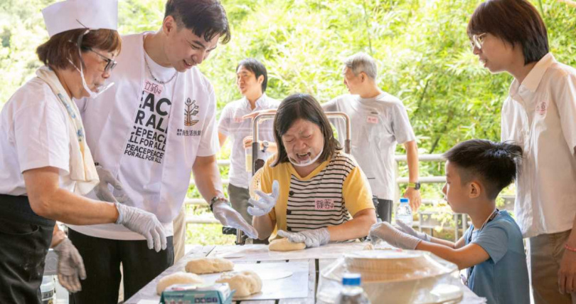 活動也結合手作烘焙體驗，讓身心障礙朋友能安心參與、展現自我（圖／新北民政局提供）。