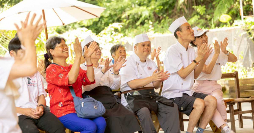 現場身心障礙朋友同享溫馨與歡樂（圖／新北民政局提供）。