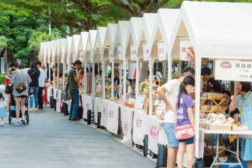 新竹縣竹北市公所12、13日將在竹北水圳公園舉辦二手市集中融入「漂書」活動鼓勵閱讀。（圖／翻攝自竹北市公所媒體群組）